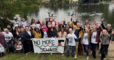 LIB DEM LEADER SUPPORTS TEDDINGTON ANTI- SEWAGE CAMPAIGNERS