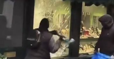 MASKED MEN ROB JEWELLERS IN TED LASSO STREET IN RICHMOND