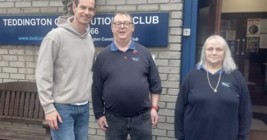 ANDY MURRAY POPS UP IN TEDDINGTON