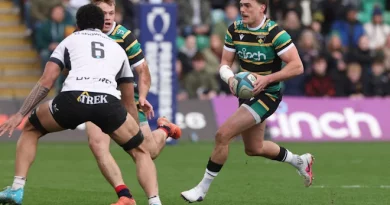 HARLEQUINS SIGN BIG ENGLAND STAR