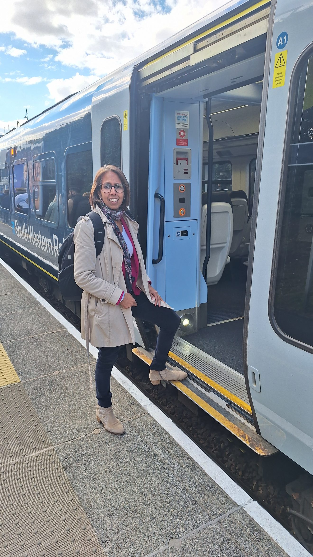 MP LAUNCHES LOCAL RAIL SERVICES SURVEY - Teddington, Middlesex, UK