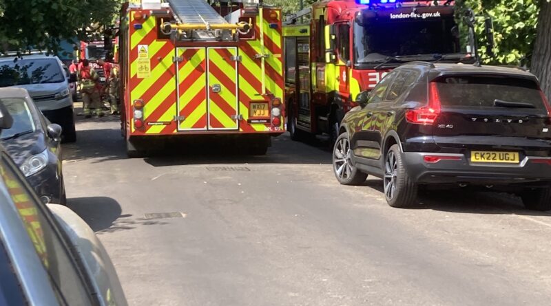 TWENTY FIVE FIVE FIRE FIGHTERS ATTEND TEDDINGTON HOUSE BLAZE