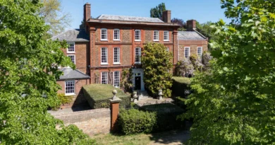 FAMOUS MANSION WITH HISTORIC ROYAL LINKS UP FOR SALE AT £25 MILLION