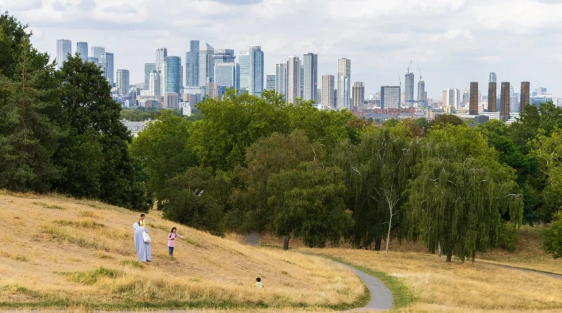 BUSHY PARK WEATHER WARNING