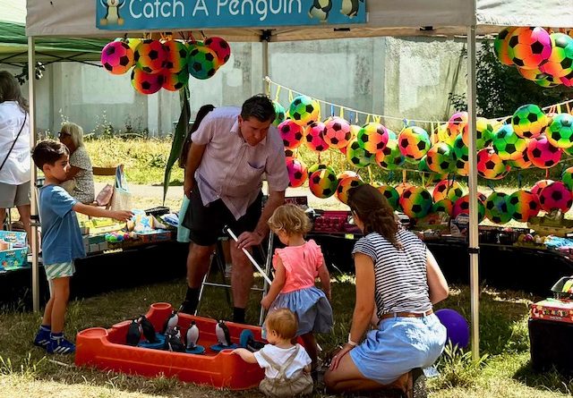 TEDDINGTON VILLAGE FAIR ATTRACTS BIG CROWD IN THE SUNSHINE
