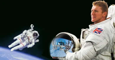 ASTRONAUT TIM PEAKE PREPARES FOR LANDING… AT THE ROSE THEATRE