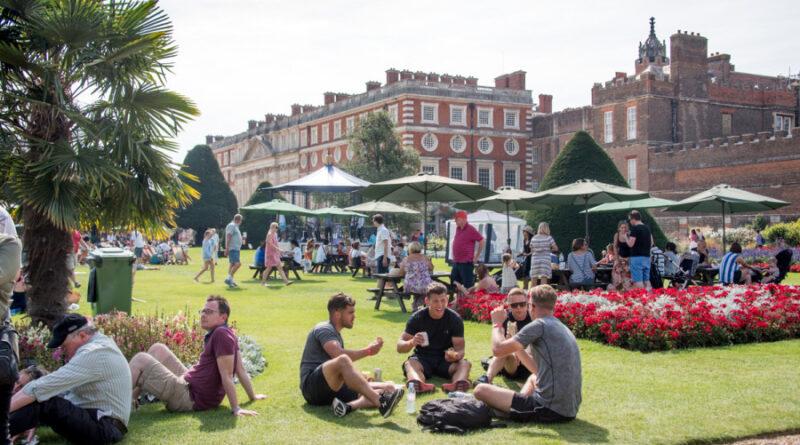 EAT, DRINK AND BE MERRY AT KING HENRY VIII’S HAMPTON COURT PALACE HOME