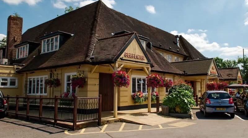 FAREWELL TO TWICKENHAM’S FOUNTAIN BEEFEATER