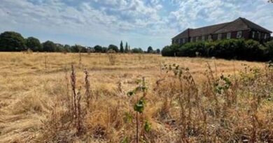 LOCAL MP CONFRONTS PRIME MINISTER ON FUTURE OF UDNEY PARK PLAYING FIELDS